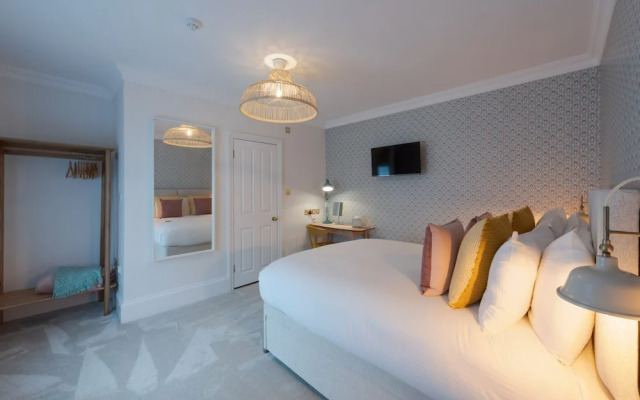 The Clarence Boutique Rooms