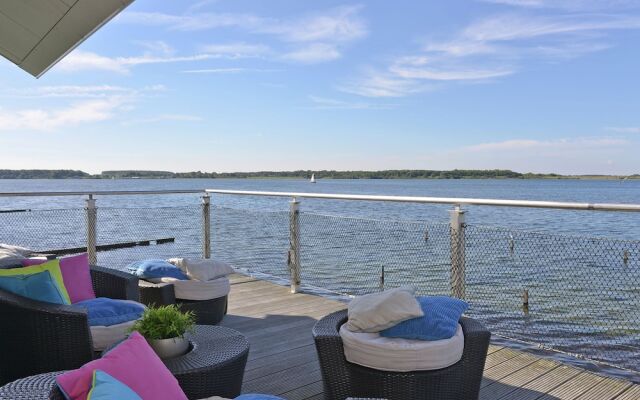 Waterfront Penthouse With Roof Terrace