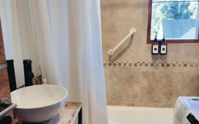 Casa con jardín y cochera ¡A 5 minutos del lago!
