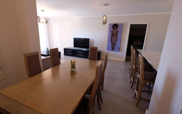 Blou Inn - Century City