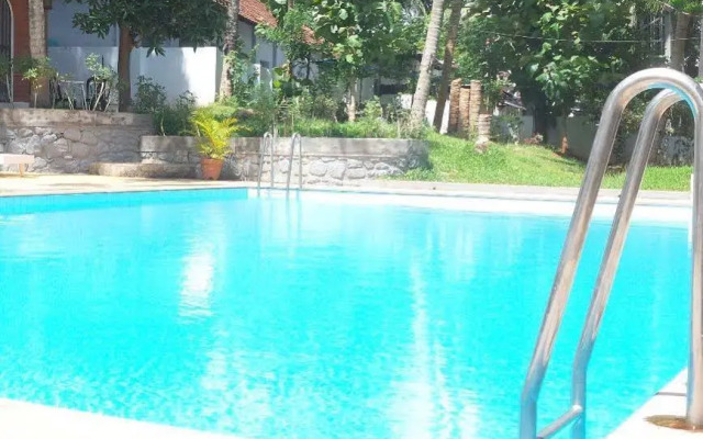 Raja Hotel