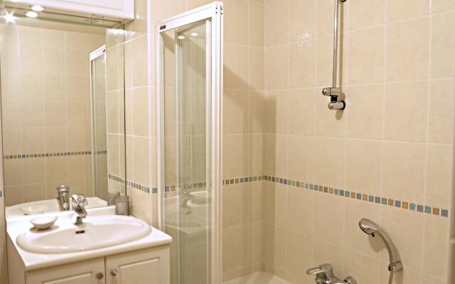 Modern and Cosy Studio