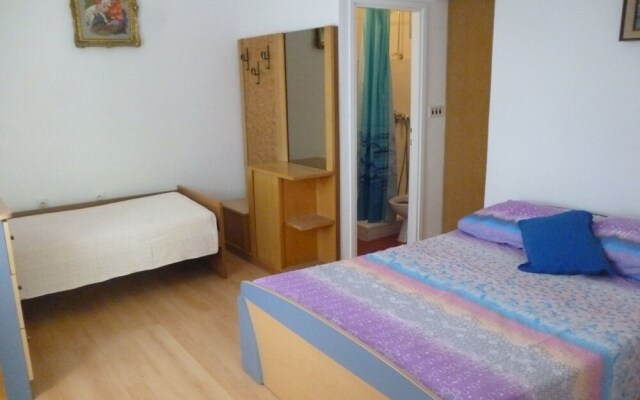 Apartment Tinka-with Beautiful Garden Area