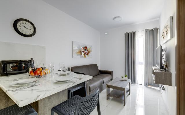 Chic 2BR Penthouse Steps From the Promenade