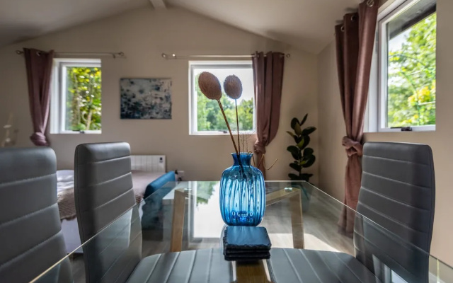 Newly Renovated, Stylish Self-catering Apartment