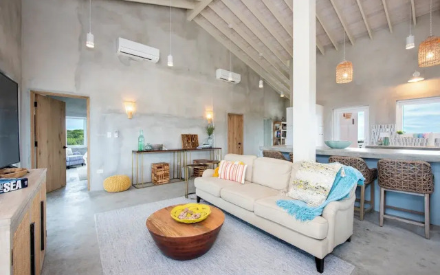 Paradise Cove: Oceanfront Haven With Infinity Pool