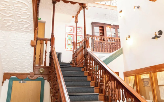 Stunning Studio In Converted Building