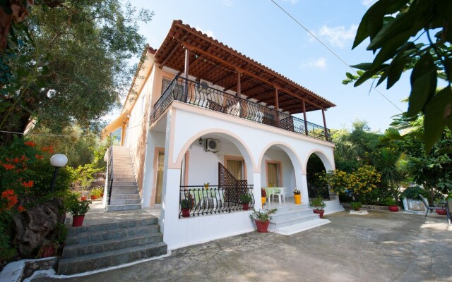 Nikos Studios & Apartments