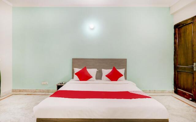 OYO Flagship 75488 Royal Grand Inn