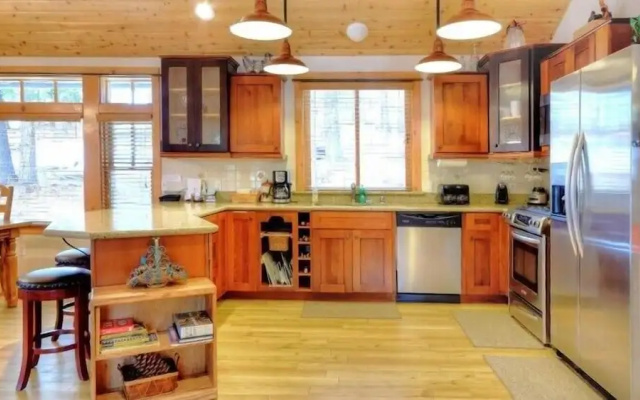 Scenic Wonder Creek Cabin 3 Bedroom loft