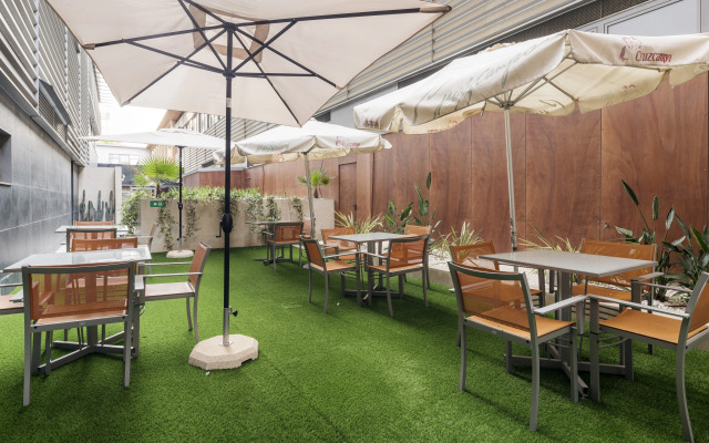 Отель ILUNION Barcelona