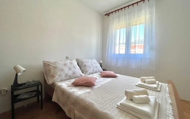 Bright and Cozy Apartment With Balcony in Kastel Luksic