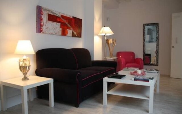 Relator Singular Apartments