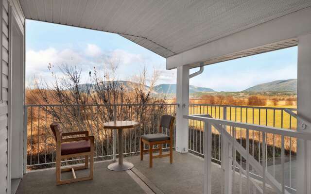 Travelodge by Wyndham Salmon Arm