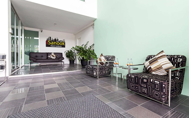 Isanook Airport Residence