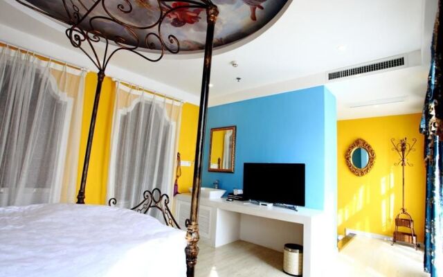 Wuhan U and I Theme Hotel