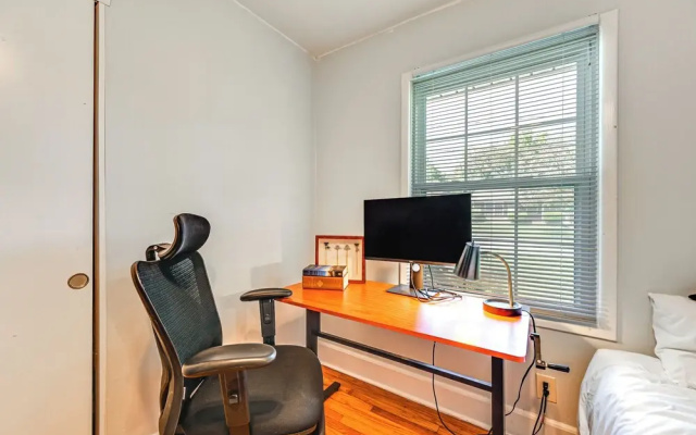 Eclectic Winston-salem Home: 3 Mi to Downtown!