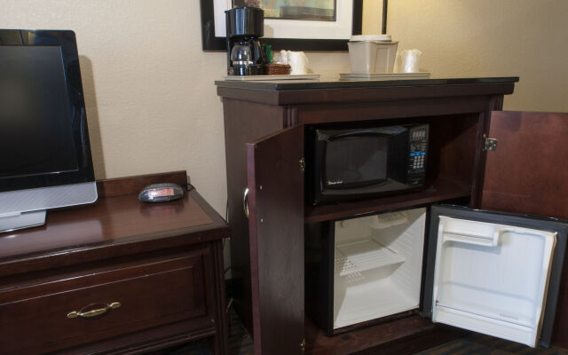 Lamplighter Inn & Suites - North