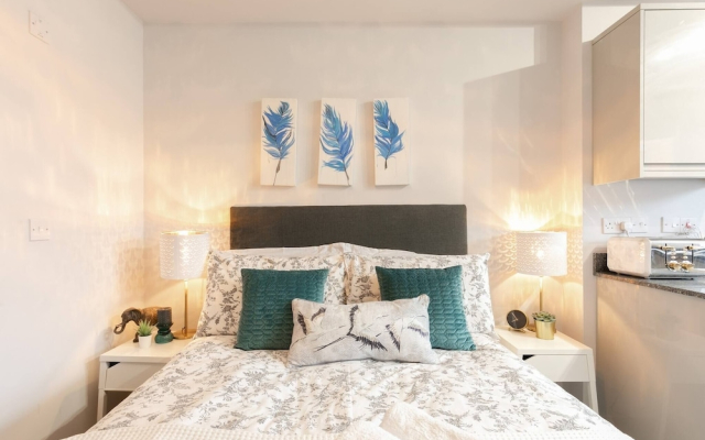 12 Helena Luxury Serviced Apartment