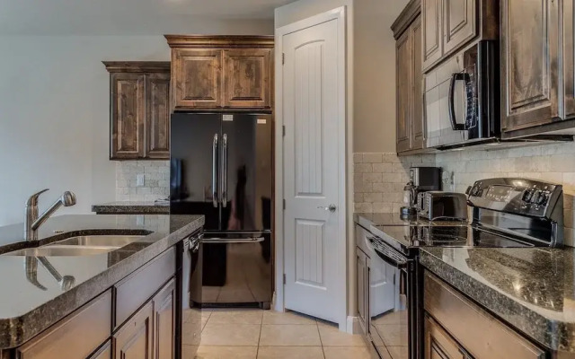 Razorback Ridge 4 Bedroom Apts by RedAwning