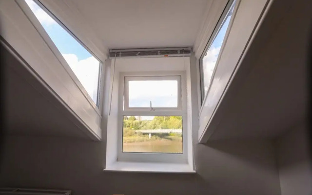2-bed Apartment, Sleeps 6, 8-min Walk to Centre