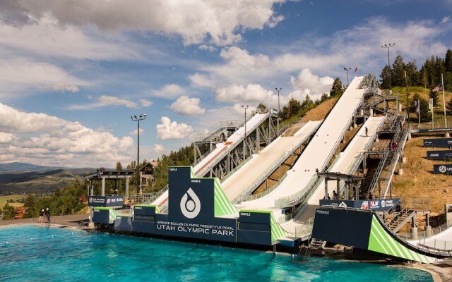 Woodside 207 4 Bedroom Home by RedAwning