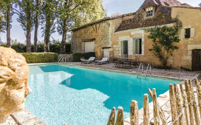 Plushy Villa in Sourzac With Pool, Fitness & Recreation Centre