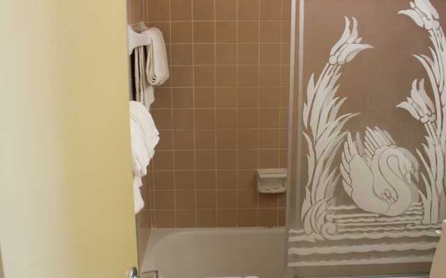 Grand Prix Motel on the Beach