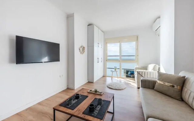 Studio With Amazing Sea View and Beach Access Durr s
