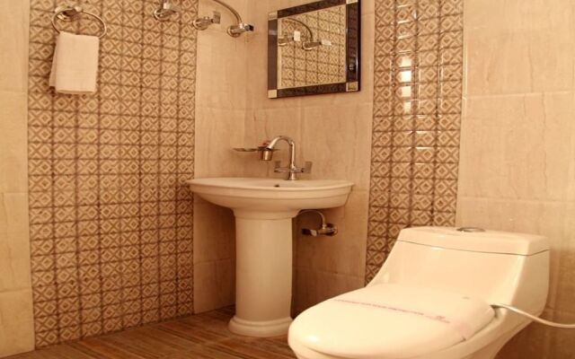 Hotel Paras Plaza