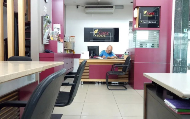 Cozy Hotel by OYO Rooms