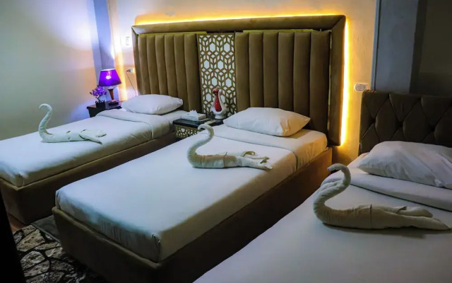Golden Pyramids Inn
