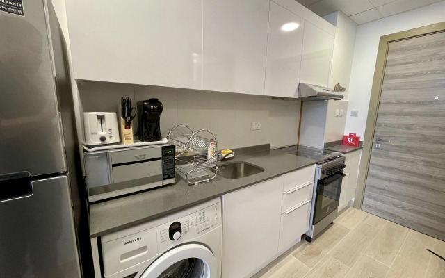 Spacious & Cute Studio with Balcony