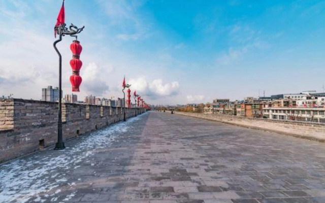 鸿晟云栖酒店(西安航天城凤栖原地铁站店)