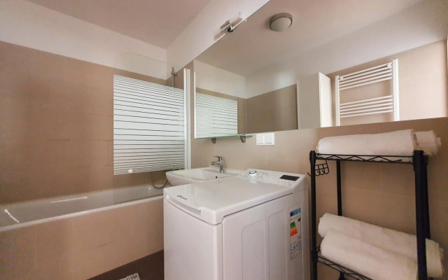 Near Lake Stylish & Fully Furnished Apartment — Vienna