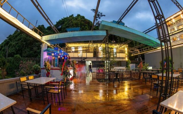 Bamboo Hotel & Apartments - Hostel