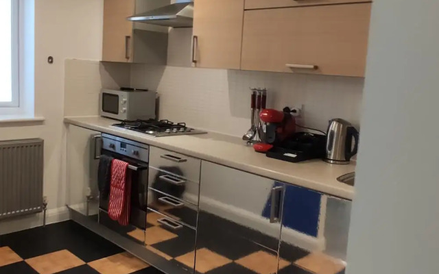 Charming and Stylish 2-bed Apart - London Dagenham