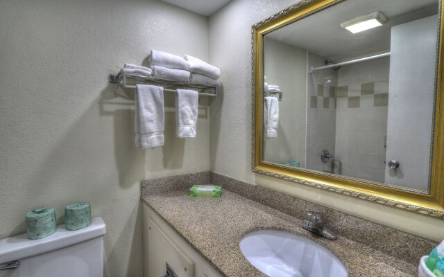 Crossroads Inn & Suites