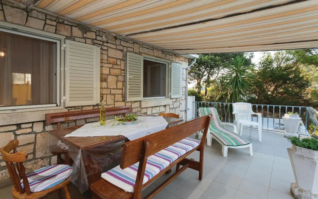 Nice Home in Poplat With Wifi and 2 Bedrooms