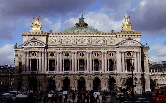 Le Belgrand Hotel Paris Champs Elysees, Tapestry by Hilton