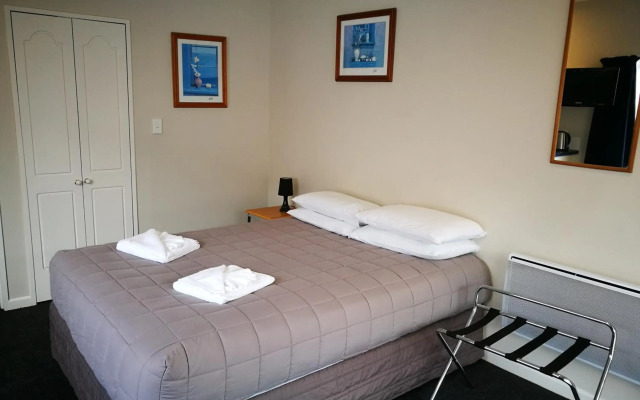 Airport Birches Motel