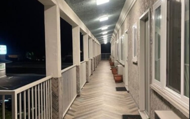Hi View Inn & Suites