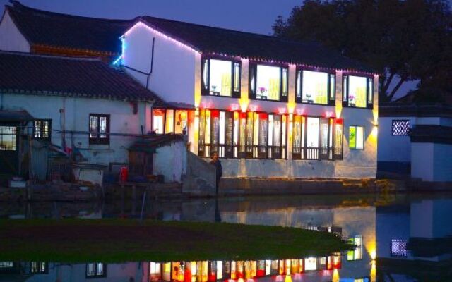 Tongli Qingyuan River View Holiday Inn