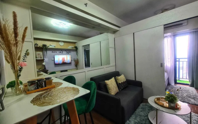 One Bedroom Balcony With Great Location and Value