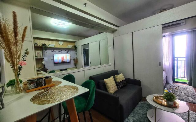 One Bedroom Balcony With Great Location and Value