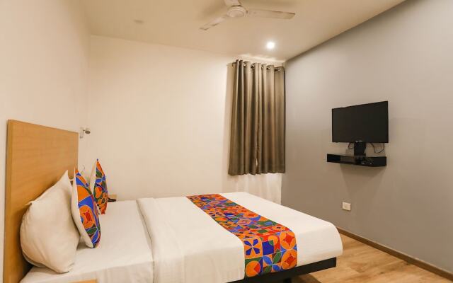 Fabhotel Golden World