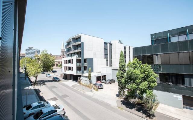 Stunning Bright Apartment At Hawthron/Glenferrie Station