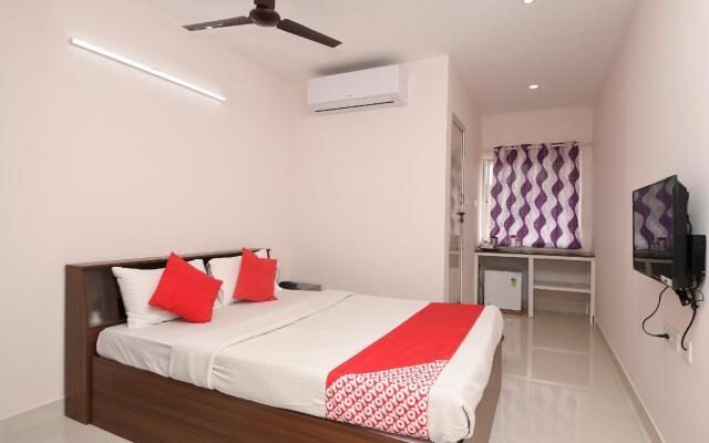 OYO 24285 Royal Plaza