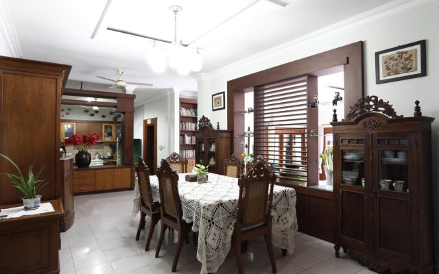 Oyo 1059 Roemah Oma Guest House