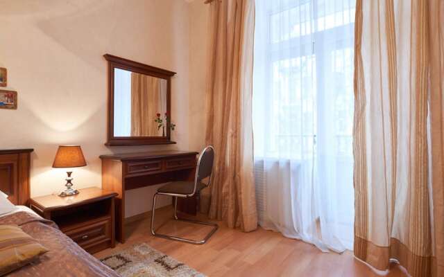 Апартаменты Home-Hotel, ул. Шелковичная, 13-2